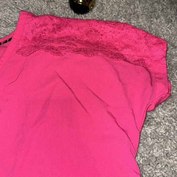 Betsy Johnston XS Pink Scrub Top. Has lace on top. In great condition! Very cute - Picture 4 of 7